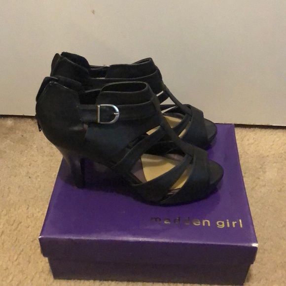 Shoes - Picture 2 of 6